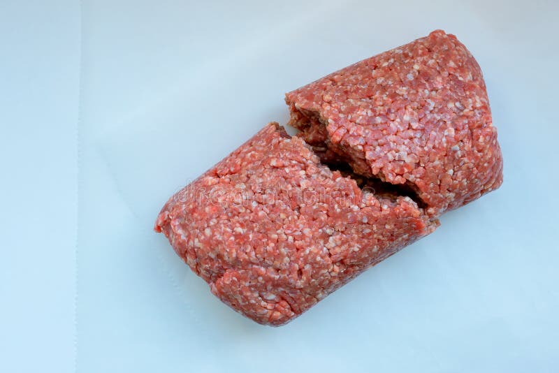 Ακατέργαστος κιμάς για το μαγείρεμα cutlets, burgers, κεφτή στοκ φωτογραφίες με δικαίωμα ελεύθερης χρήσης Ακατέργαστος κιμάς για το μαγείρεμα cutlets, burgers, κεφτή στοκ φωτογραφίες με δικαίωμα ελεύθερης χρήσης