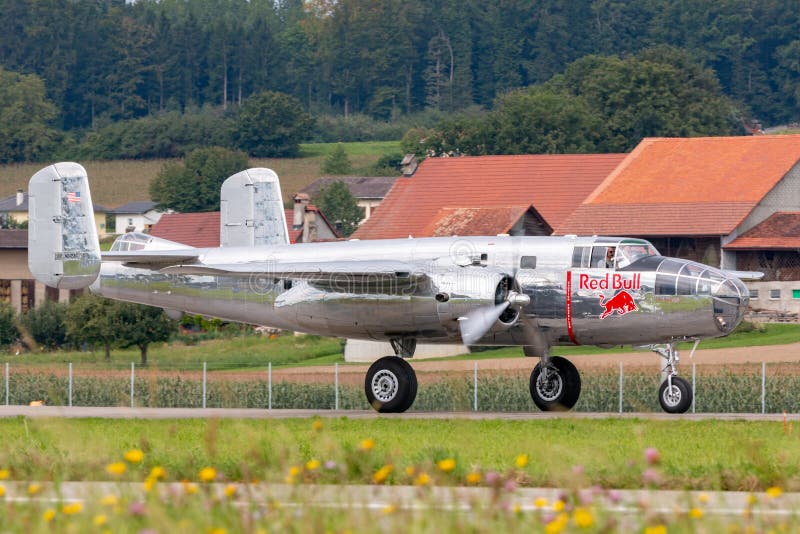 Εκλεκτής ποιότητας βορειοαμερικανικά β-25 αεροσκάφη βομβαρδιστικών αεροπλάνων του Mitchell Δεύτερου Παγκόσμιου Πολέμου που χρησιμ στοκ εικόνες Εκλεκτής ποιότητας βορειοαμερικανικά β-25 αεροσκάφη βομβαρδιστικών αεροπλάνων του Mitchell Δεύτερου Παγκόσμιου Πολέμου που χρησιμ στοκ εικόνες