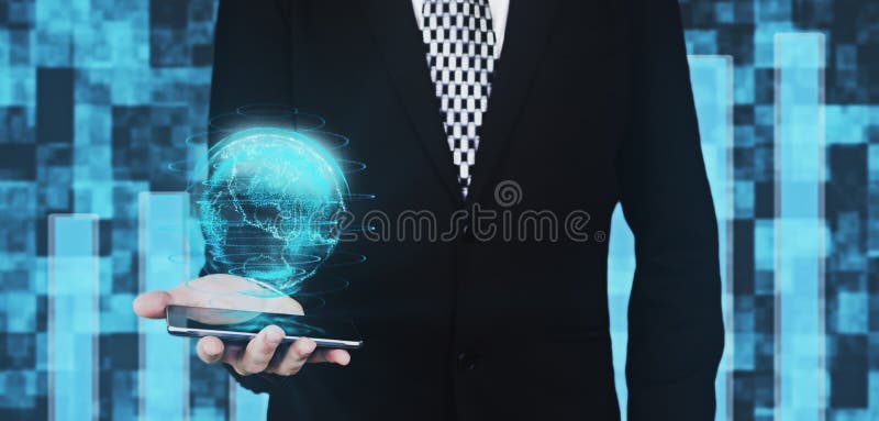 Επιχειρηματίας στη μαύρη εκμετάλλευση Smartphone κοστουμιών υπό εξέταση ενώ προβάλλοντας ψηφιακή διεπαφή Hud σφαιρών στο φουτουρι απεικόνιση αποθεμάτων Επιχειρηματίας στη μαύρη εκμετάλλευση Smartphone κοστουμιών υπό εξέταση ενώ προβάλλοντας ψηφιακή διεπαφή Hud σφαιρών στο φουτουρι απεικόνιση αποθεμάτων