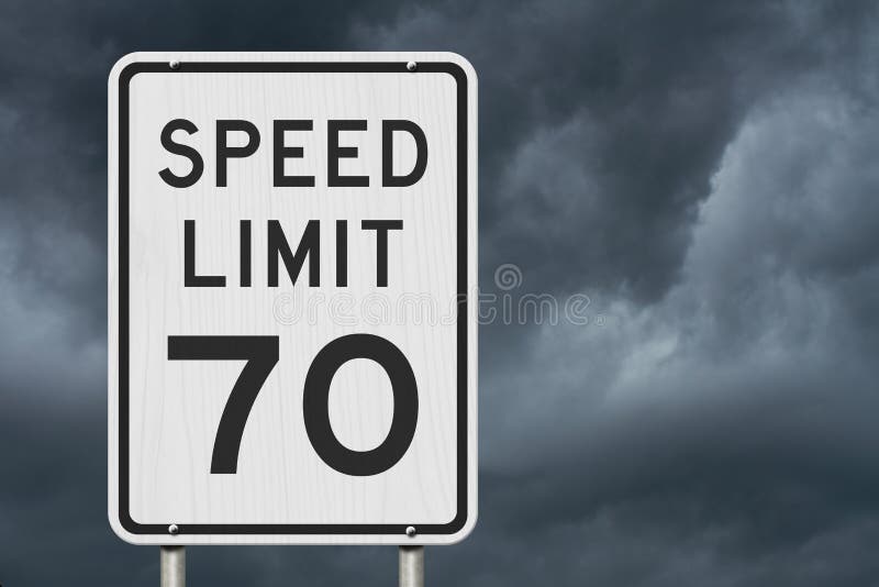 ΗΠΑ 70 mph σημάδι ορίου ταχύτητας που απομονώνεται με το θυελλώδες υπόβαθρο ουρανού