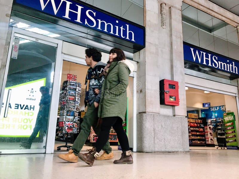 Κατάστημα WHSmith στοκ εικόνα με δικαίωμα ελεύθερης χρήσης Κατάστημα WHSmith στοκ εικόνα με δικαίωμα ελεύθερης χρήσης