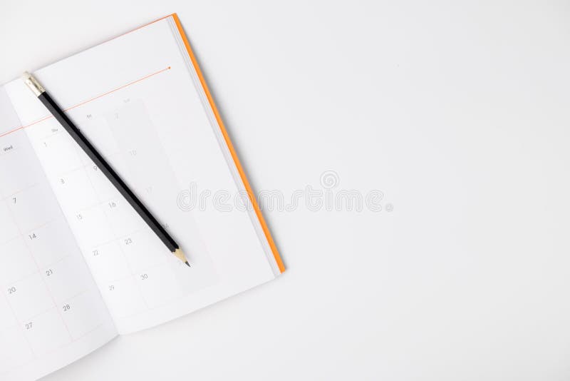 Κενά ημερολογιακά βιβλίο και μολύβι απομονωμένο στο λευκό υπόβαθρο, τοπ άποψη στοκ εικόνα με δικαίωμα ελεύθερης χρήσης Κενά ημερολογιακά βιβλίο και μολύβι απομονωμένο στο λευκό υπόβαθρο, τοπ άποψη στοκ εικόνα με δικαίωμα ελεύθερης χρήσης