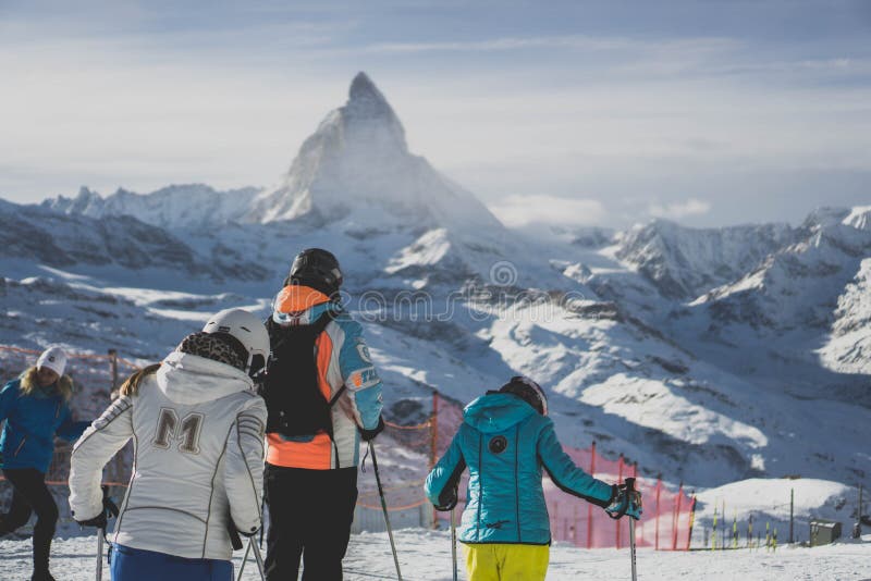 Να κάνει σκι στην Ελβετία matterhorn zermatt στοκ φωτογραφίες Να κάνει σκι στην Ελβετία matterhorn zermatt στοκ φωτογραφίες