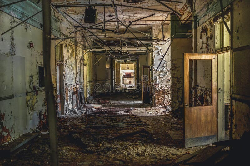 Ντιτρόιτ, Μίτσιγκαν, στις 18 Μαΐου 2018: Εσωτερική άποψη του εγκαταλειμμένου και χαλασμένου σχολείου του George Ferris στο Ντιτρό στοκ εικόνες με δικαίωμα ελεύθερης χρήσης Ντιτρόιτ, Μίτσιγκαν, στις 18 Μαΐου 2018: Εσωτερική άποψη του εγκαταλειμμένου και χαλασμένου σχολείου του George Ferris στο Ντιτρό στοκ εικόνες με δικαίωμα ελεύθερης χρήσης