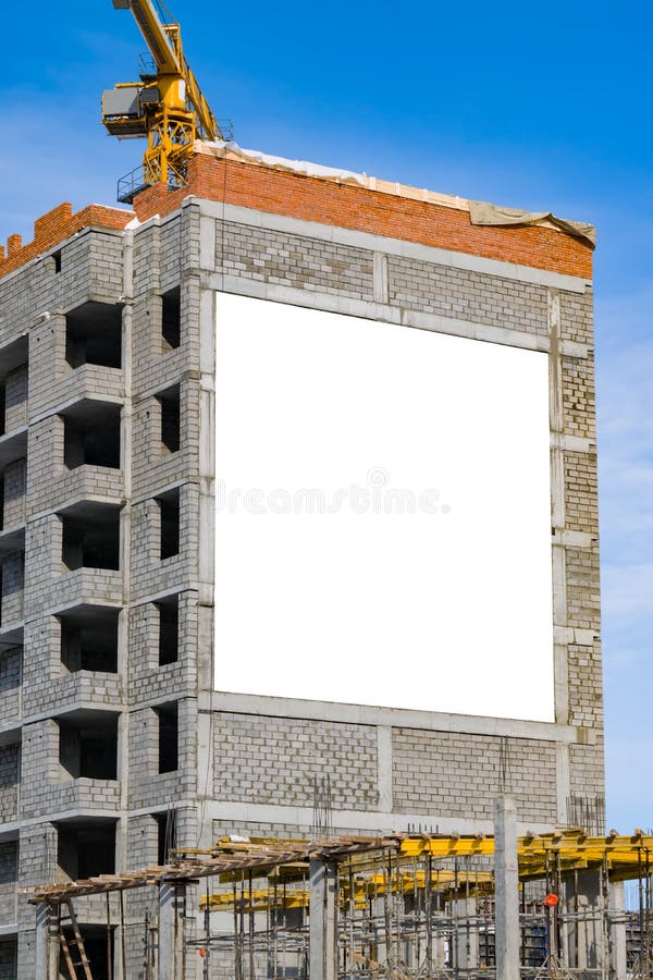 Οικοδόμηση κτηρίου, έναρξη της οικοδόμησης ενάντια στο μπλε ουρανό
