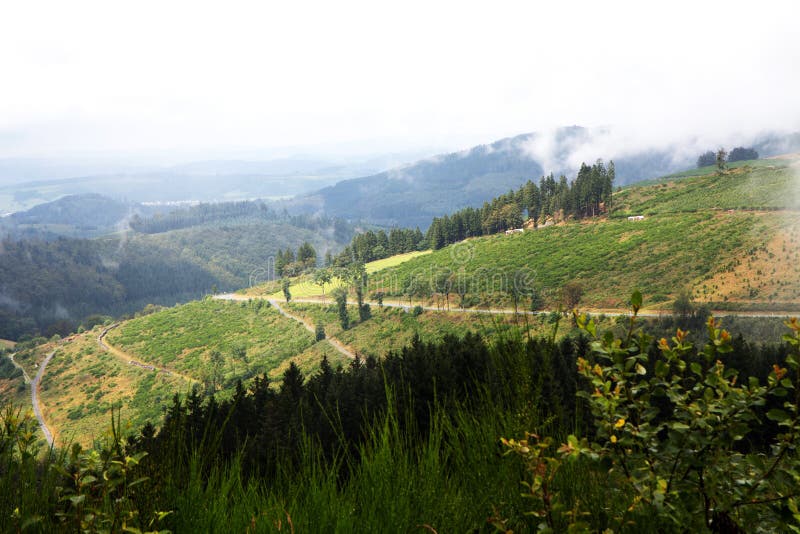 Ένα τοπίο σε Sauerland στη Γερμανία στοκ φωτογραφία με δικαίωμα ελεύθερης χρήσης Ένα τοπίο σε Sauerland στη Γερμανία στοκ φωτογραφία με δικαίωμα ελεύθερης χρήσης