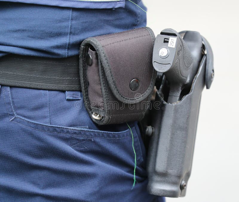 Το Smith & Wesson M&P στρατιωτικά και ημιαυτόματο πιστόλι αστυνομίας στοκ φωτογραφία με δικαίωμα ελεύθερης χρήσης Το Smith & Wesson M&P στρατιωτικά και ημιαυτόματο πιστόλι αστυνομίας στοκ φωτογραφία με δικαίωμα ελεύθερης χρήσης