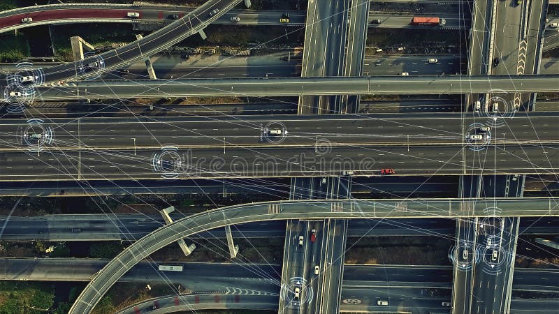 Φουτουριστικά αυτόνομα αυτοκίνητα Driverless στην ανυψωμένη οδό ταχείας κυκλοφορίας στοκ φωτογραφίες με δικαίωμα ελεύθερης χρήσης Φουτουριστικά αυτόνομα αυτοκίνητα Driverless στην ανυψωμένη οδό ταχείας κυκλοφορίας στοκ φωτογραφίες με δικαίωμα ελεύθερης χρήσης
