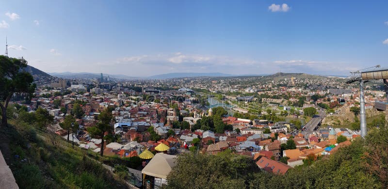 Πανοραμική άποψη της πόλης του Tbilisi, Γεωργία στοκ φωτογραφία με δικαίωμα ελεύθερης χρήσης Πανοραμική άποψη της πόλης του Tbilisi, Γεωργία στοκ φωτογραφία με δικαίωμα ελεύθερης χρήσης