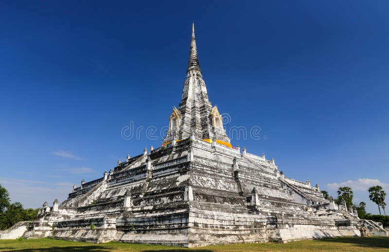 Висок ремня Wat Phu Khao буддийский в запрете Pom, Ayutthaya, Таиланде стоковые изображения rf Висок ремня Wat Phu Khao буддийский в запрете Pom, Ayutthaya, Таиланде стоковые изображения rf