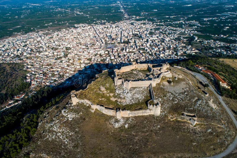 Вид с воздуха замка Larisa в городе Аргоса на полуострове Пелопоннеса стоковое изображение rf Вид с воздуха замка Larisa в городе Аргоса на полуострове Пелопоннеса стоковое изображение rf