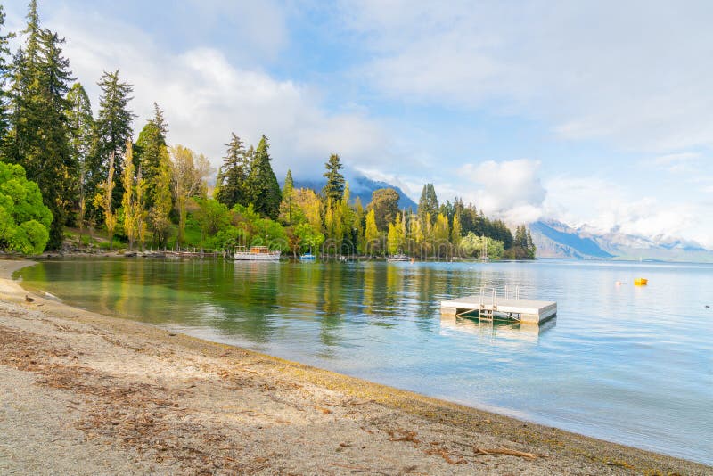 Естественная красота озера Wakatipu, Queenstown стоковое фото Естественная красота озера Wakatipu, Queenstown стоковое фото