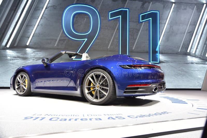Женева, Швейцария - 5-ое марта 2019: Автомобиль Cabriolet Порше 911 Carrera 4s showcased на 89th мотор-шоу Женевы международном стоковое фото rf Женева, Швейцария - 5-ое марта 2019: Автомобиль Cabriolet Порше 911 Carrera 4s showcased на 89th мотор-шоу Женевы международном стоковое фото rf