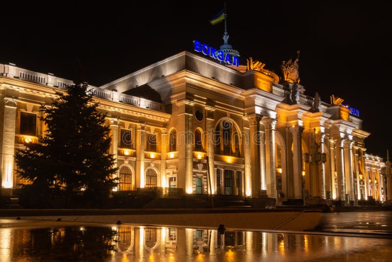 Здание железнодорожного вокзала Одессы Надпись в украинском & x22; station& x22; 2019 02 26 стоковые изображения rf Здание железнодорожного вокзала Одессы Надпись в украинском & x22; station& x22; 2019 02 26 стоковые изображения rf