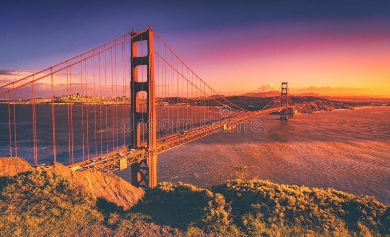 заход солнца san строба francisco моста золотистый стоковое фото rf заход солнца san строба francisco моста золотистый стоковое фото rf