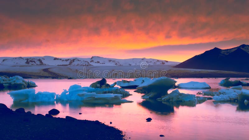 Заход солнца над лагуной Jokulsarlon ледниковой стоковое фото Заход солнца над лагуной Jokulsarlon ледниковой стоковое фото