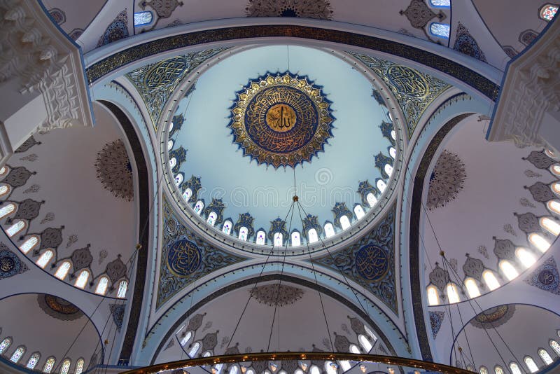 Интерьер мечети İstanbul Турции Camlica стоковое фото rf Интерьер мечети İstanbul Турции Camlica стоковое фото rf