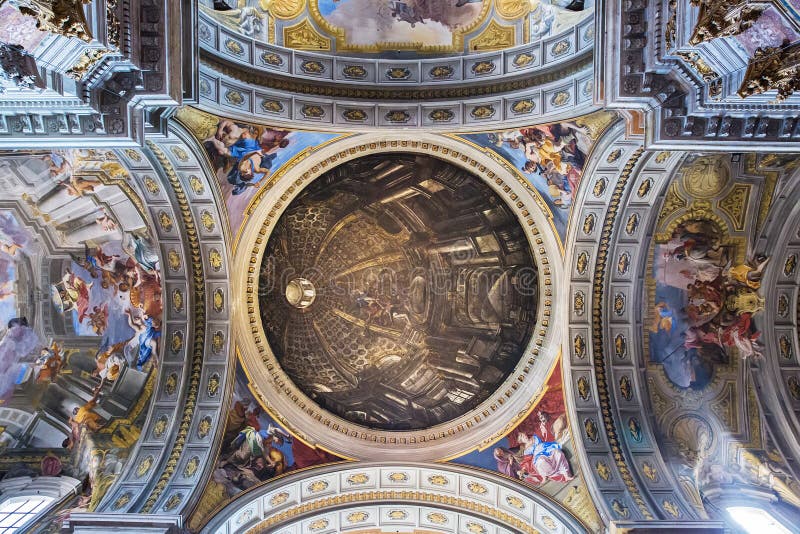 Интерьер церков St Ignatius Loyola на кампусе Martius в Риме, Италии стоковые фотографии rf Интерьер церков St Ignatius Loyola на кампусе Martius в Риме, Италии стоковые фотографии rf