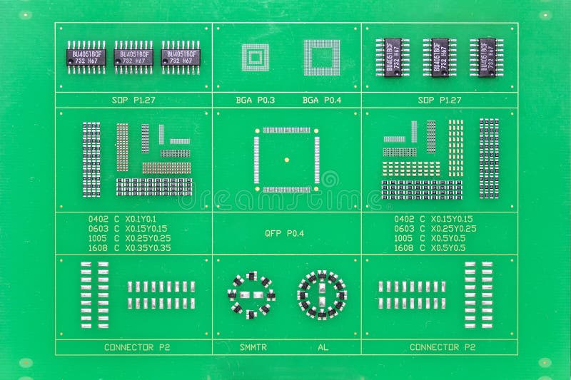 Конец вверх по зеленому электронному pcb платы с печатным монтажом для компьютера или оборудования стоковые изображения Конец вверх по зеленому электронному pcb платы с печатным монтажом для компьютера или оборудования стоковые изображения