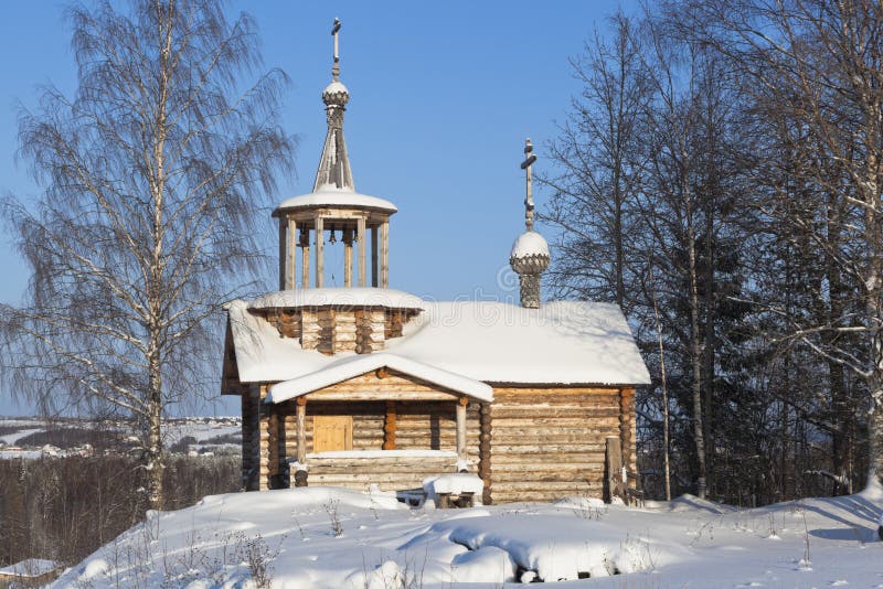 Ландшафт зимы с часовней Spassky в деревне Rogachikha, районе Verkhovazhsky, регионе Vologda стоковое фото Ландшафт зимы с часовней Spassky в деревне Rogachikha, районе Verkhovazhsky, регионе Vologda стоковое фото