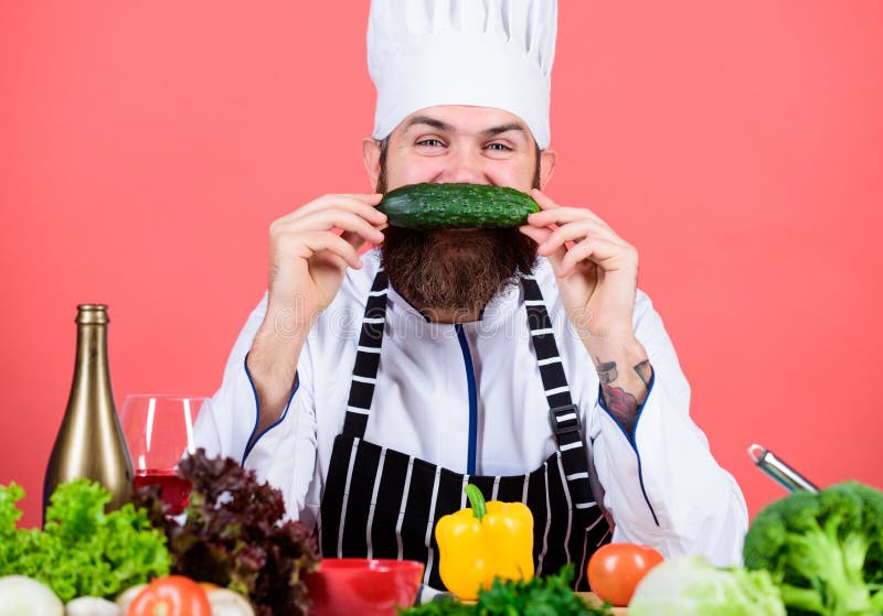 Моя любимая еда Бородатый повар человека в кухне, кулинарной Здоровый варить еды Dieting и натуральные продукты, витамин стоковые фотографии rf Моя любимая еда Бородатый повар человека в кухне, кулинарной Здоровый варить еды Dieting и натуральные продукты, витамин стоковые фотографии rf