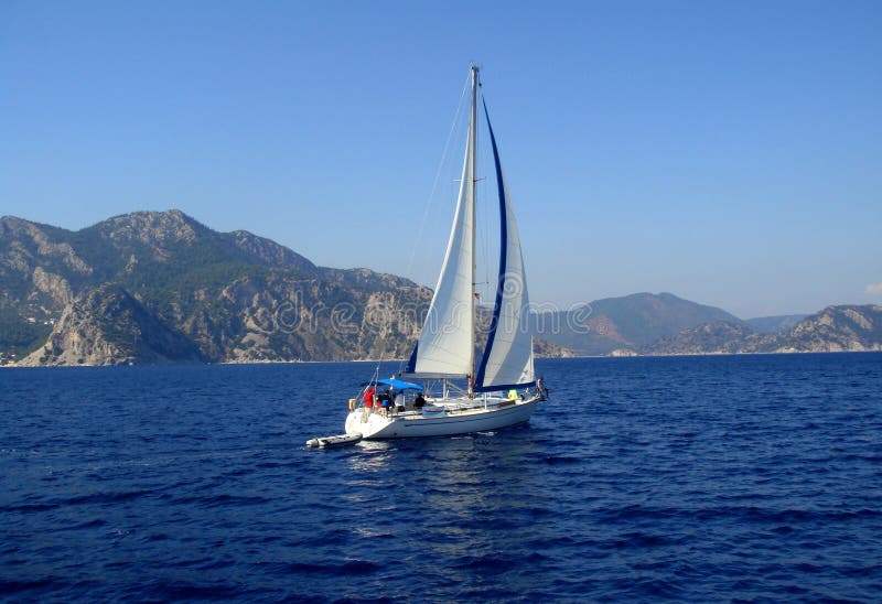 Парусник участвует в регате яхты ветрила Marmaris, Турция стоковое изображение Парусник участвует в регате яхты ветрила Marmaris, Турция стоковое изображение