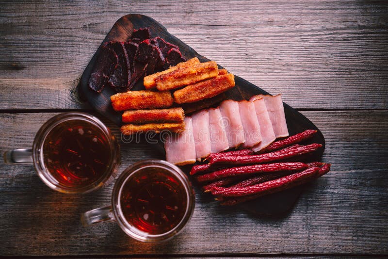 Пиво и закуски еда oktoberfest Установленные закуски стоковые фото Пиво и закуски еда oktoberfest Установленные закуски стоковые фото