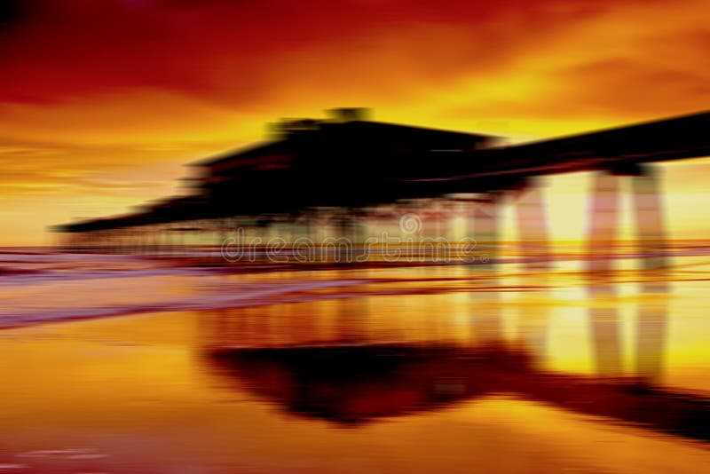 Пристань на восходе солнца, Daytona Beach Sunglow, Флорида стоковое фото rf Пристань на восходе солнца, Daytona Beach Sunglow, Флорида стоковое фото rf