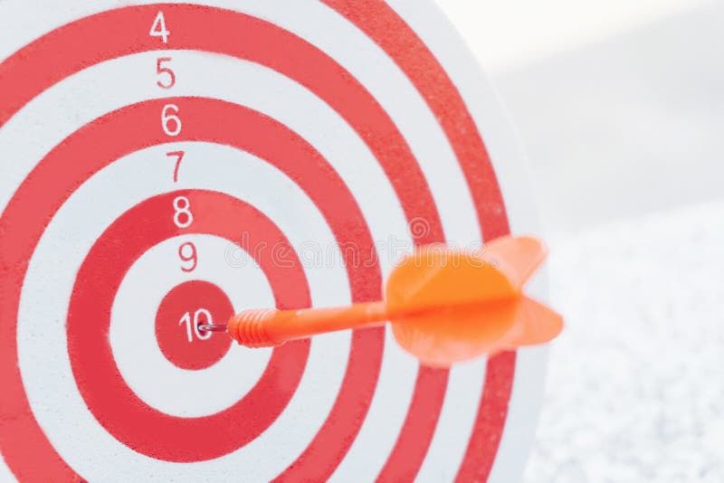 Стрелки концепции руководства по цели archery концепции дела цели dartboard стоковые изображения rf Стрелки концепции руководства по цели archery концепции дела цели dartboard стоковые изображения rf