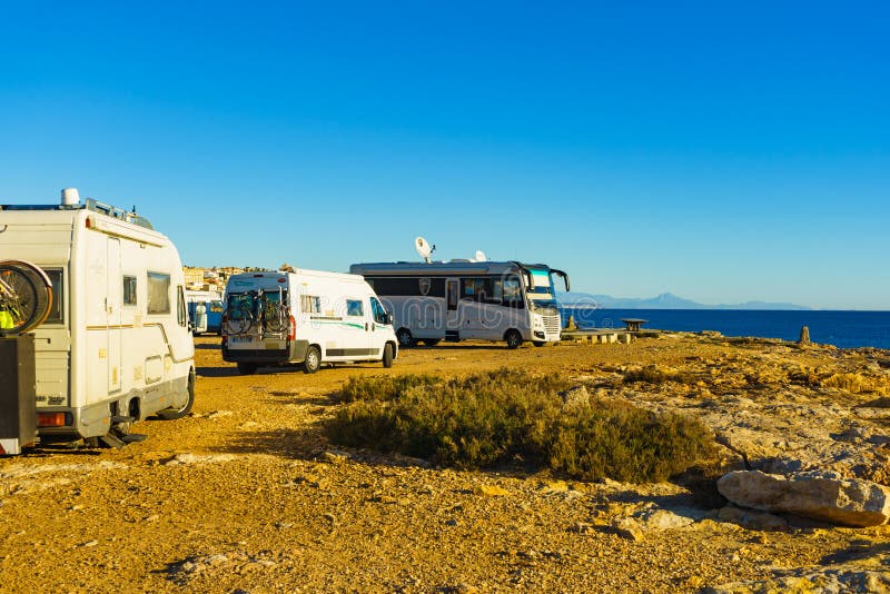 Туристы на побережье в Torrevieja на Januar 26, 2019, Испания стоковые изображения rf Туристы на побережье в Torrevieja на Januar 26, 2019, Испания стоковые изображения rf