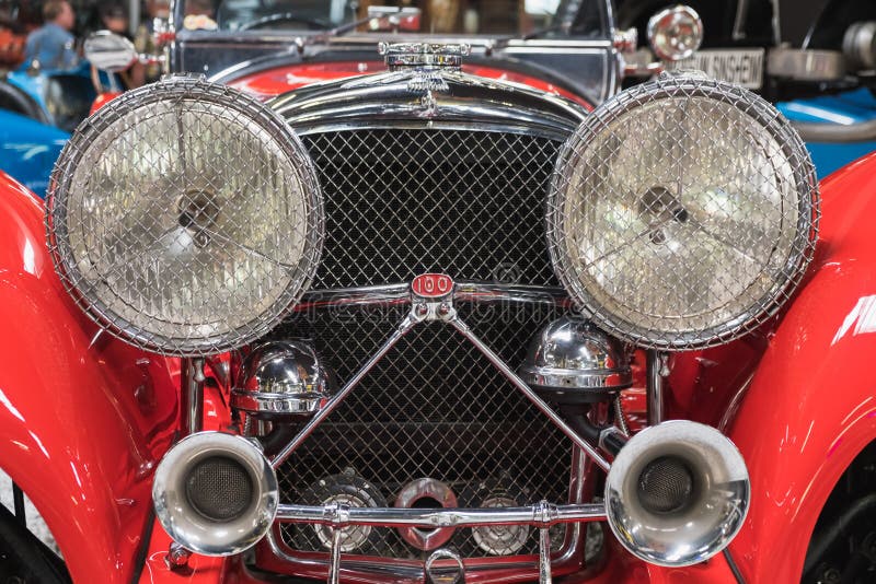 Фронт красного ягуара SS 100 1938 стоковое изображение Фронт красного ягуара SS 100 1938 стоковое изображение