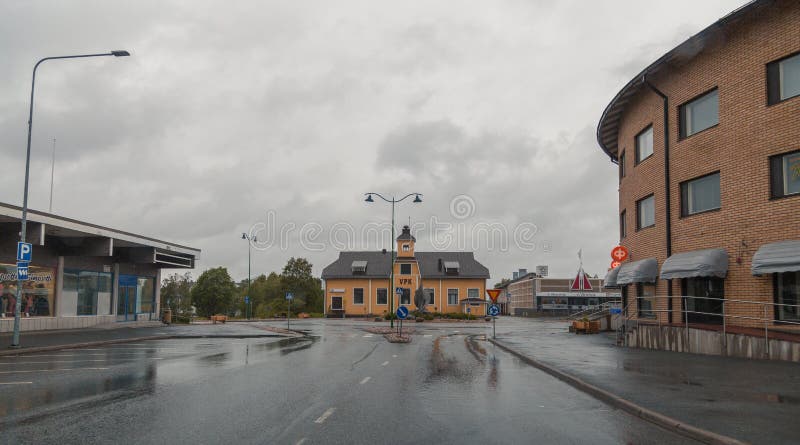 редакционное Kemijärvi Финляндия, вид на город дождливого города стоковое фото rf редакционное Kemijärvi Финляндия, вид на город дождливого города стоковое фото rf