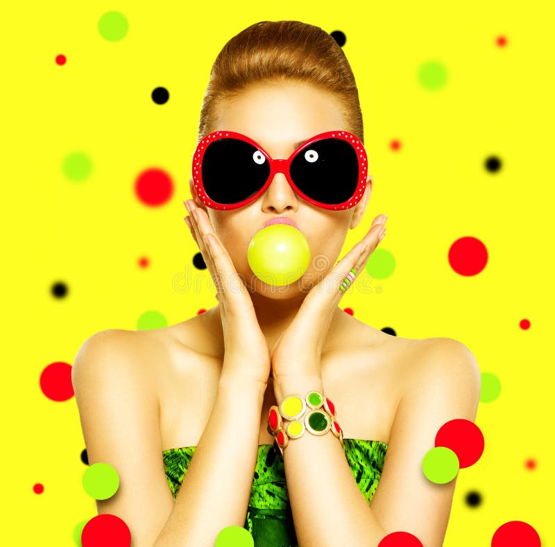 Modelo de beleza, rapariga a usar óculos de sol fotos de stock