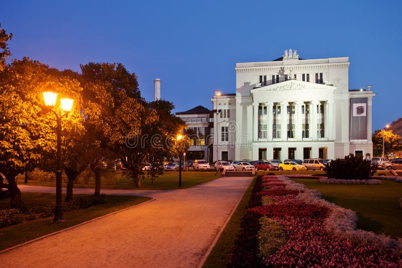 Ópera nacional letão em Riga foto de stock Ópera nacional letão em Riga foto de stock