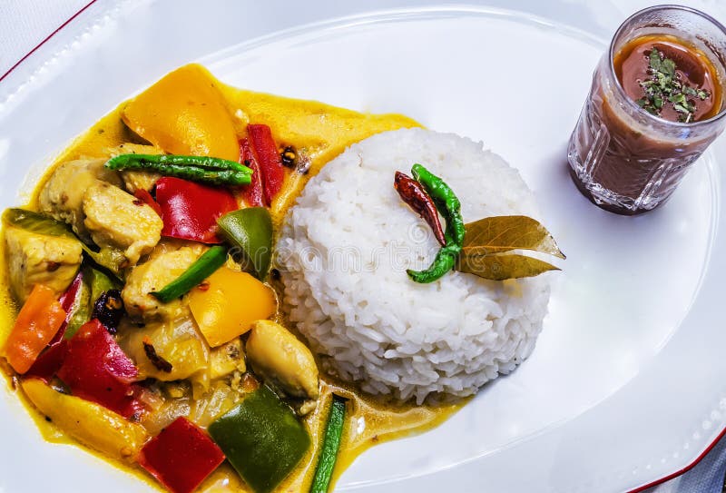 Żółty Tajlandzki kurczaka curry z Rice