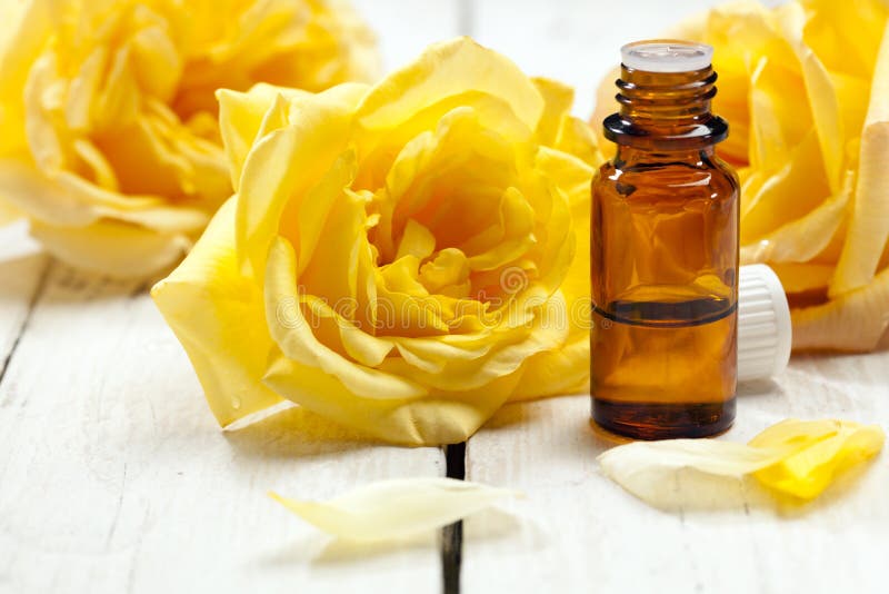 Żółtych róż aromatherapy pojęcie zdjęcia royalty free Żółtych róż aromatherapy pojęcie zdjęcia royalty free