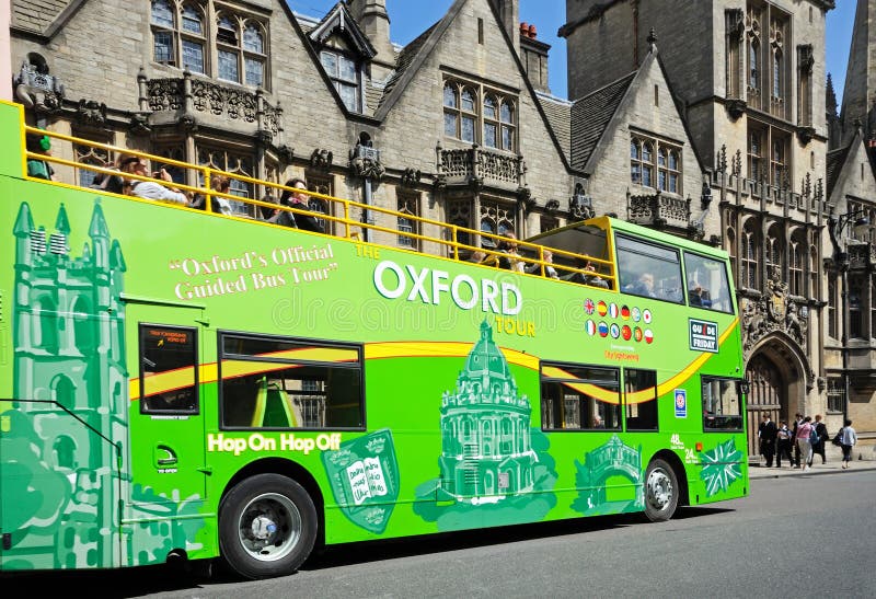Ônibus de excursão de Oxford foto de stock Ônibus de excursão de Oxford foto de stock