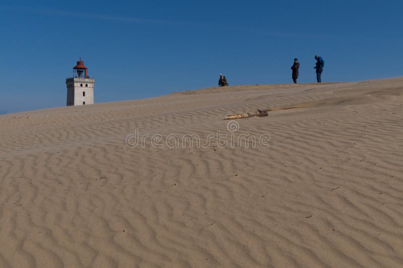 Öknen som sanddyn framme av den Rubjerg Knude fyren, Danmark royaltyfria bilder Öknen som sanddyn framme av den Rubjerg Knude fyren, Danmark royaltyfria bilder
