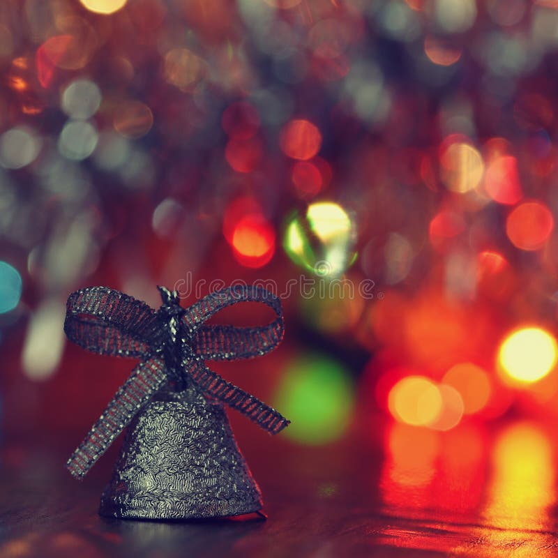 Ökologische, hölzerne Weihnachtsdekorationen Schöne Weihnachtsbaumschmucke auf Zusammenfassung, unscharfer bunter Hintergrund Kon lizenzfreies stockfoto Ökologische, hölzerne Weihnachtsdekorationen Schöne Weihnachtsbaumschmucke auf Zusammenfassung, unscharfer bunter Hintergrund Kon lizenzfreies stockfoto