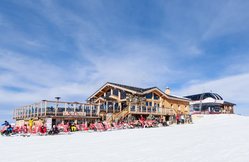 Österrike bergrestaurang schladming Skidar semesterorten Val Thorens royaltyfri foto Österrike bergrestaurang schladming Skidar semesterorten Val Thorens royaltyfri foto