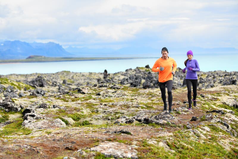 Öva den rinnande sporten - löpare på argt land royaltyfria foton Öva den rinnande sporten - löpare på argt land royaltyfria foton