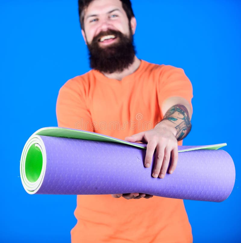 Övande yoga varje dag För idrottsman nenhåll för man matt skäggig kondition Kondition och sträckning Ha bra elasticitet Idrottsma arkivfoto Övande yoga varje dag För idrottsman nenhåll för man matt skäggig kondition Kondition och sträckning Ha bra elasticitet Idrottsma arkivfoto