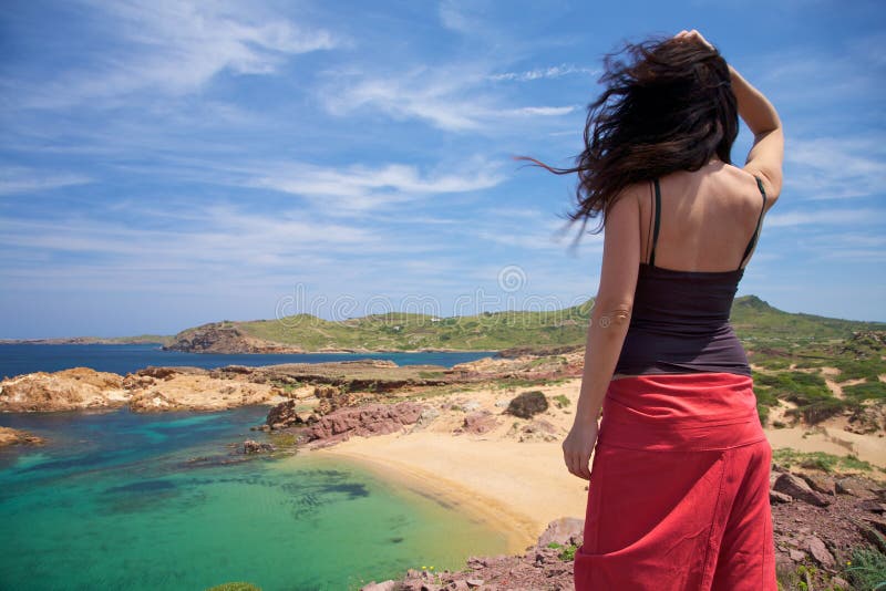 Över Menorca den norr kustlinjen fotografering för bildbyråer
