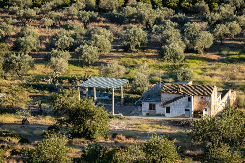 Övergett lantgårdhus i spansk landsbygd arkivfoto Övergett lantgårdhus i spansk landsbygd arkivfoto