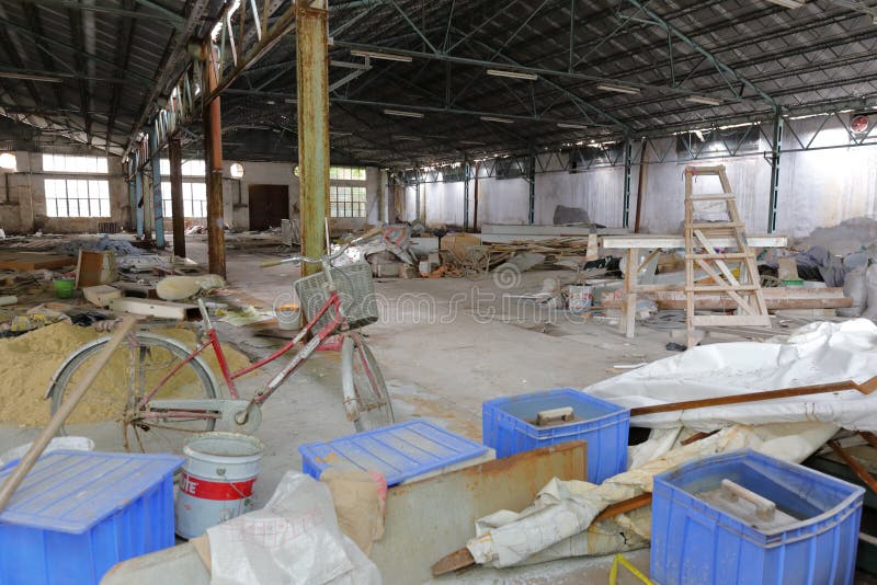Övergiven fabrik i den redtory idérika trädgården, guangzhou, porslin royaltyfri foto Övergiven fabrik i den redtory idérika trädgården, guangzhou, porslin royaltyfri foto