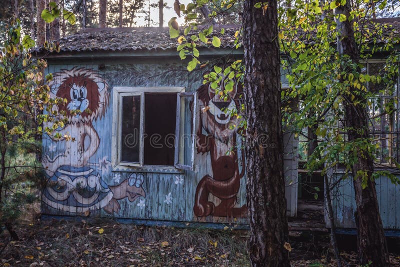 övergiven rekreationsbas i körnobylzonen