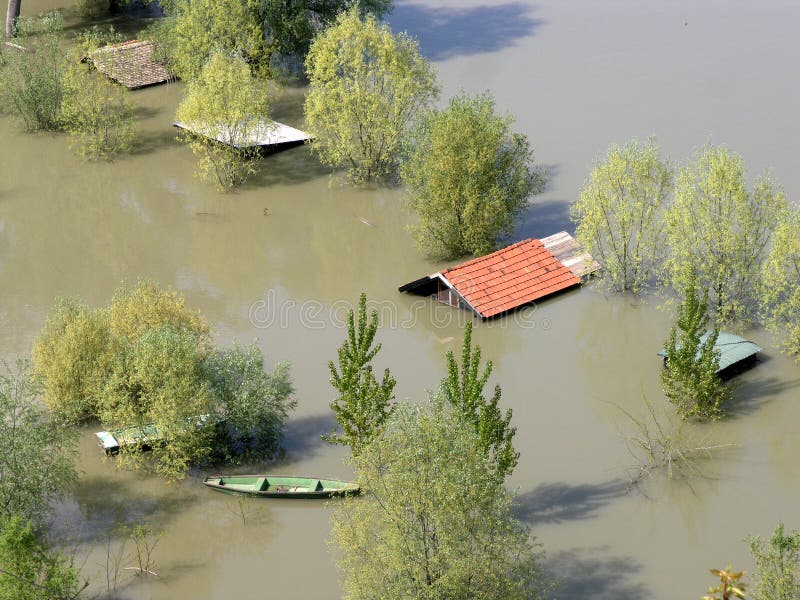 ÖVERSVÄMMADE HEM royaltyfria foton