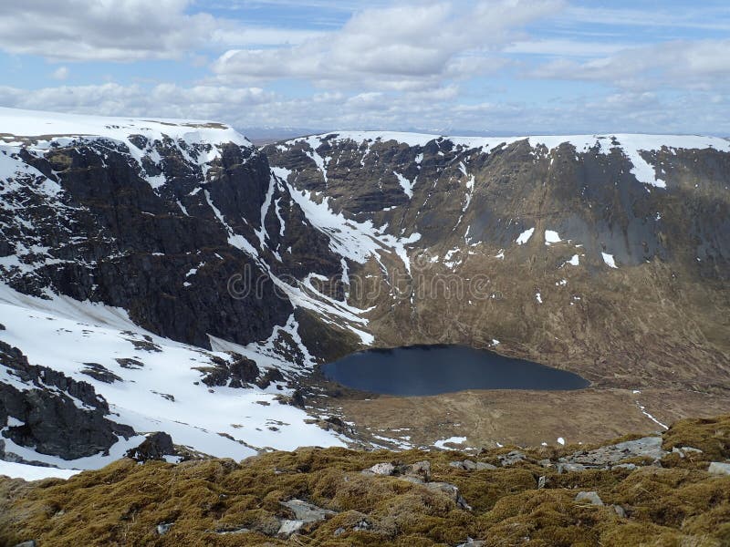 Última opinión de la primavera de la ventana, y Coire Ardair, Creag Meagaidh imagen de archivo Última opinión de la primavera de la ventana, y Coire Ardair, Creag Meagaidh imagen de archivo