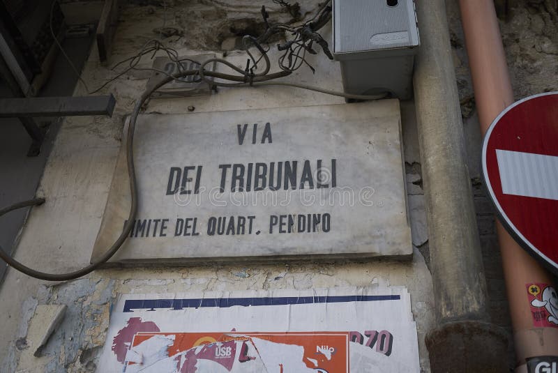 Über dei Tribunali-Straßenschild lizenzfreie stockfotos Über dei Tribunali-Straßenschild lizenzfreie stockfotos