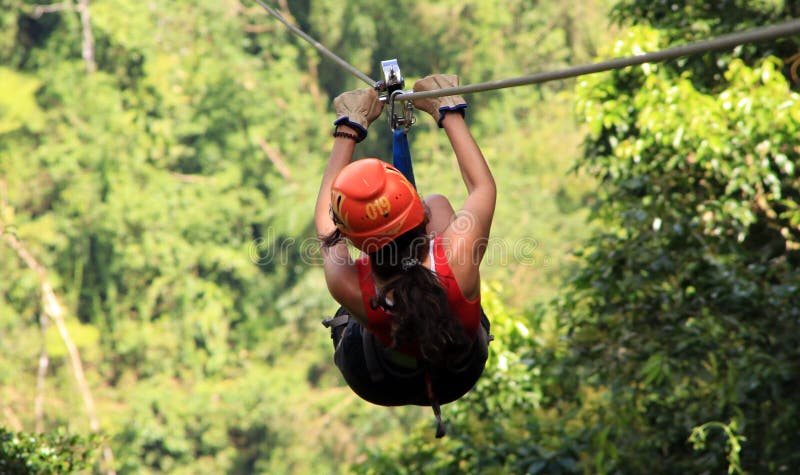 Überdachungszipfutter tirolesa in Costa Rica Tour Beautiful Girl stockbilder Überdachungszipfutter tirolesa in Costa Rica Tour Beautiful Girl stockbilder